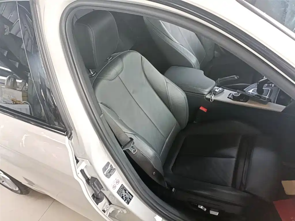 BMW 3 Series 2019 320i M Sport Package фото 25