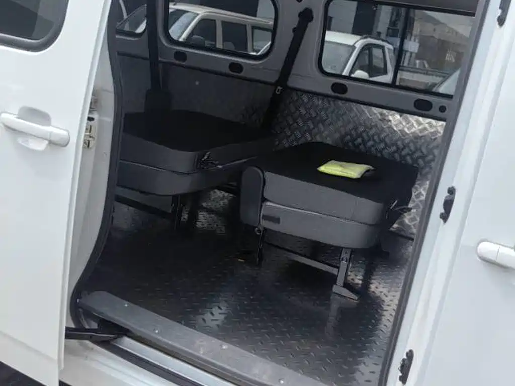 Wuling Motors Wuling Yangguang 2026 2025 400km Bus Comfort Edition