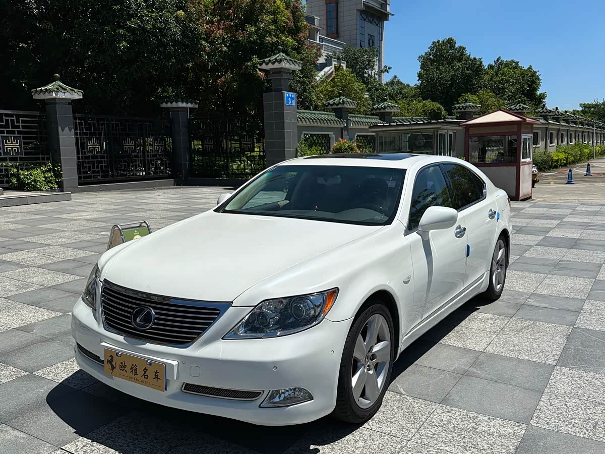Lexus LS