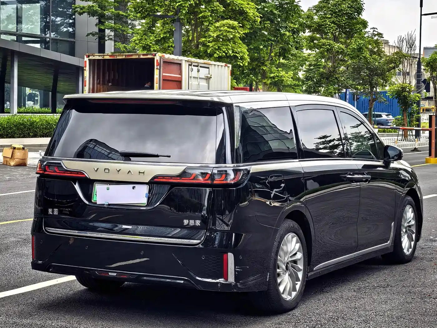 Voyah Auto Voyah Dreamer 2024 PHEV Extended Range Premium Edition фото 7