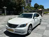 Фото 1 - Lexus LS