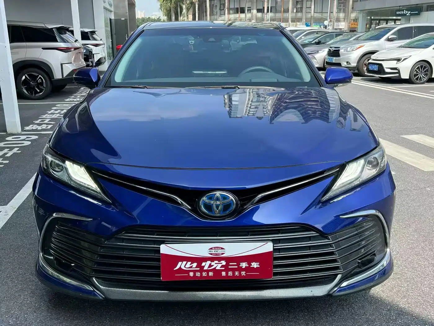 Toyota Camry 2021 Hybrid 2.5HG Luxury Edition фото 2
