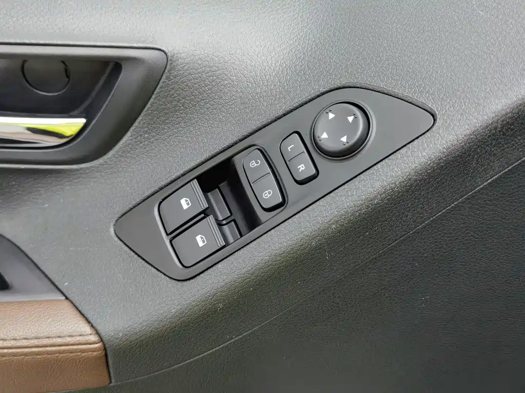 SAIC Maxus Maxus G10 2021 2021 2.0T Automatic Elite Edition Gasoline 7-Seater