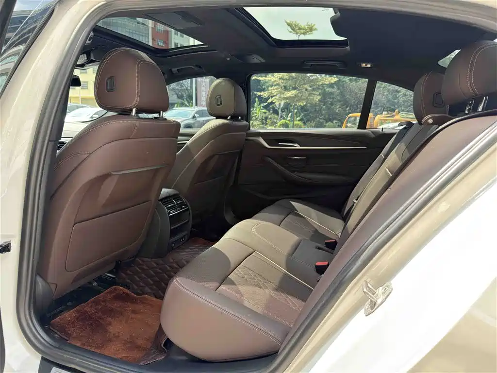 BMW 5 Series 2022 Model Second Facelift 530Li Leading M Sport Package фото 5