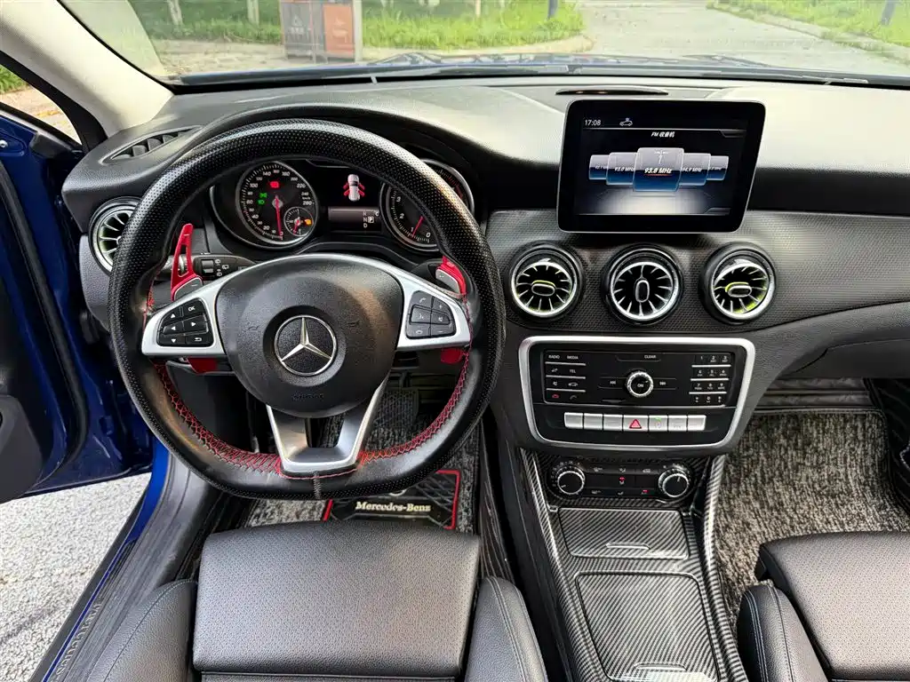 Mercedes-Benz GLA 2018 GLA 200 Fashion фото 15