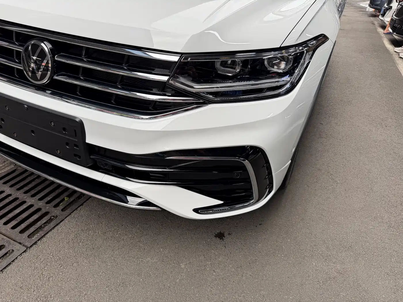 Volkswagen Tiguan L 2024 330TSI Automatic 2WD R-Line Premium Enjoyment Edition фото 7
