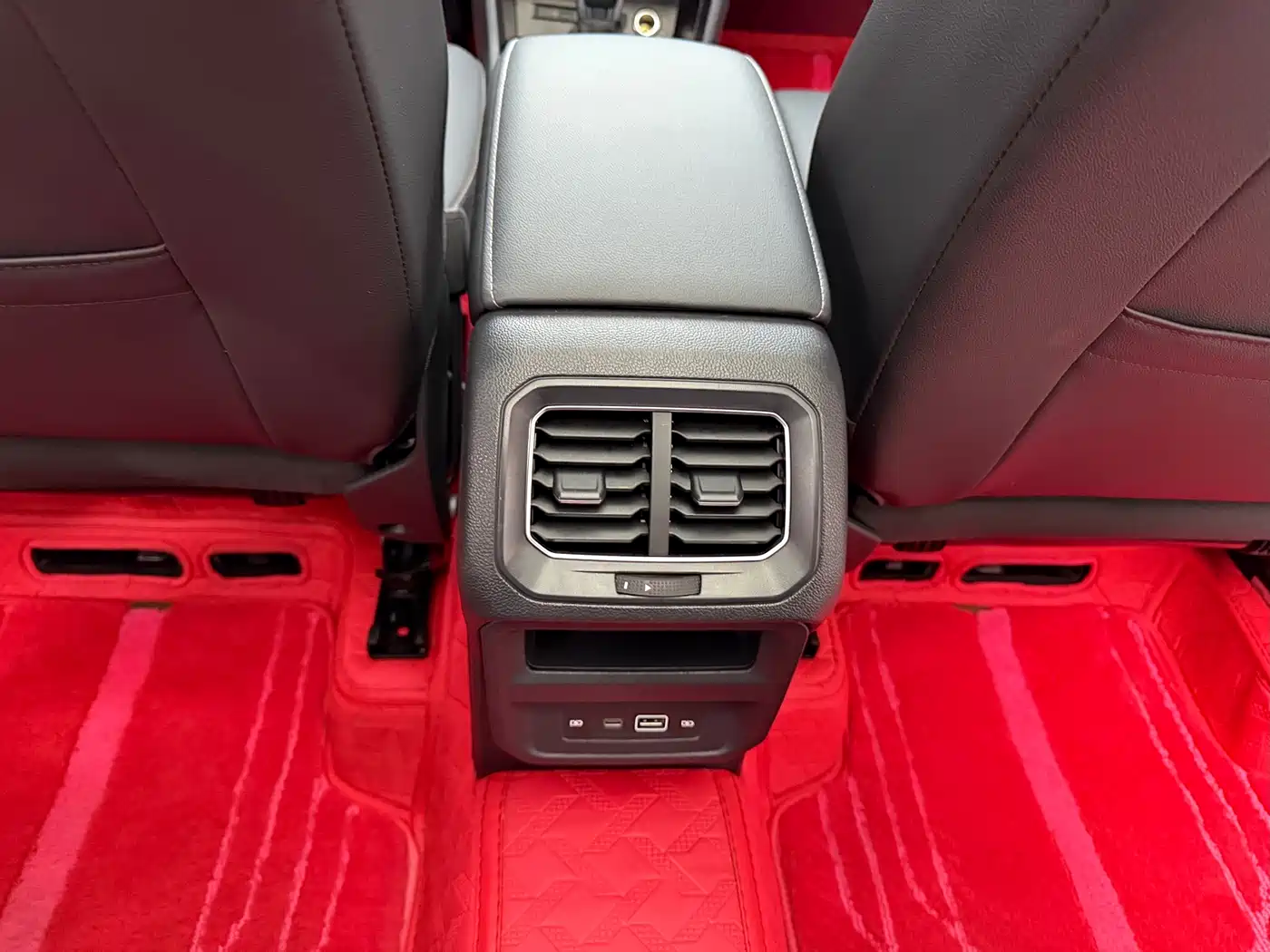 Volkswagen Tiguan L 2024 330TSI Automatic 2WD R-Line Premium Enjoyment Edition фото 15