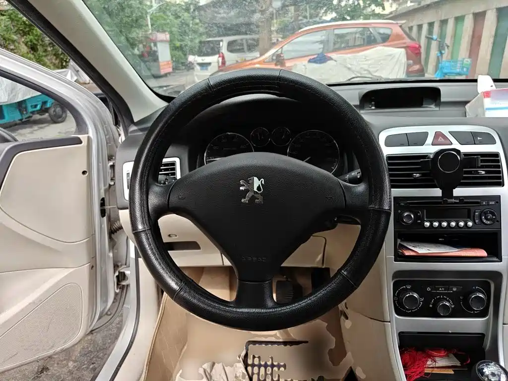 Peugeot 307 2014 2013 Hatchback 1.6L Manual Comfort