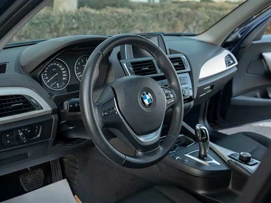 BMW 1 Series (Import) 2015 120i Leading фото 20