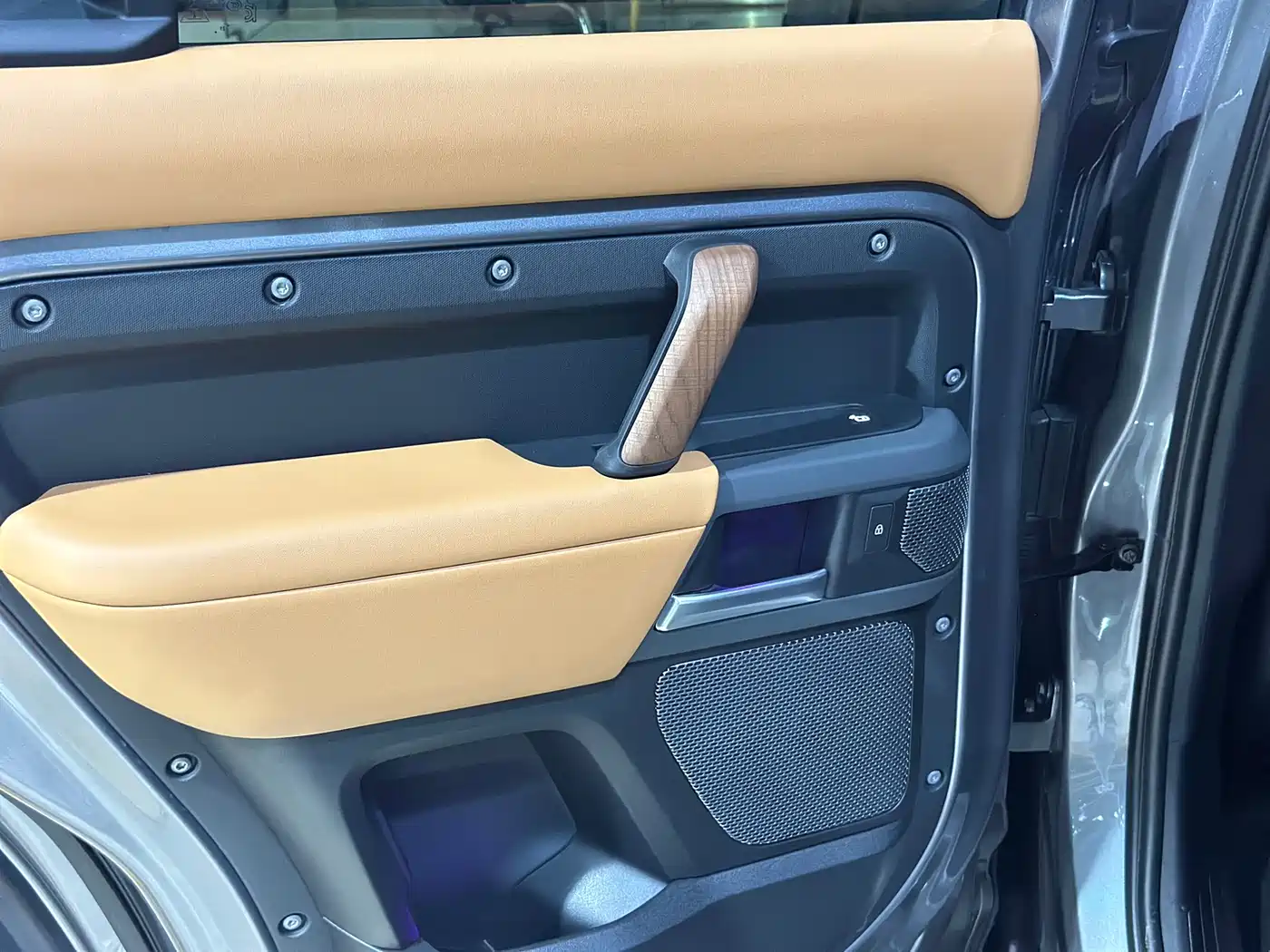 Land Rover Defender 2022 110 P400 X фото 32