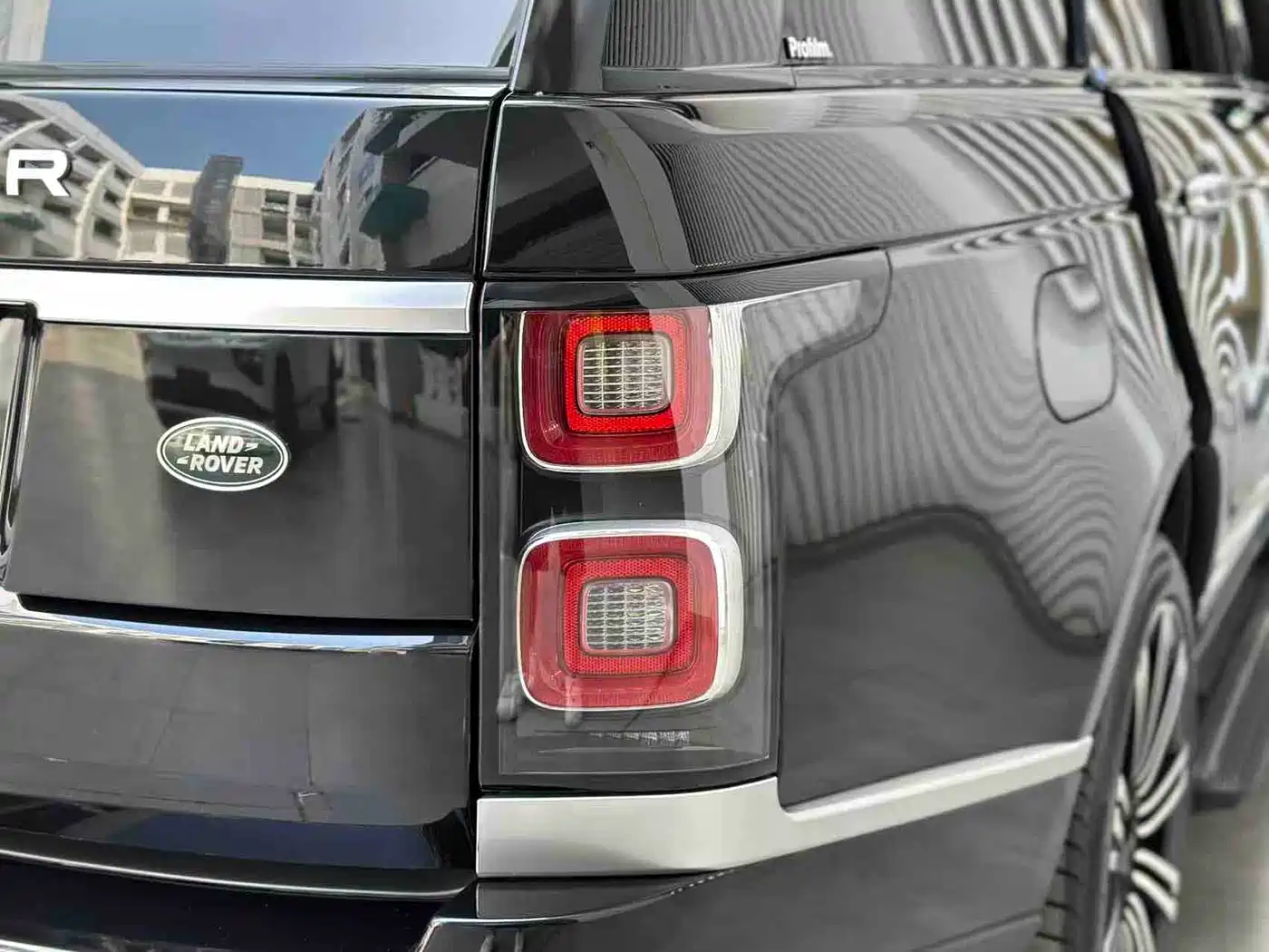 Land Rover Range Rover 2021 3.0 L6 Heritage Extended Classic Edition фото 28