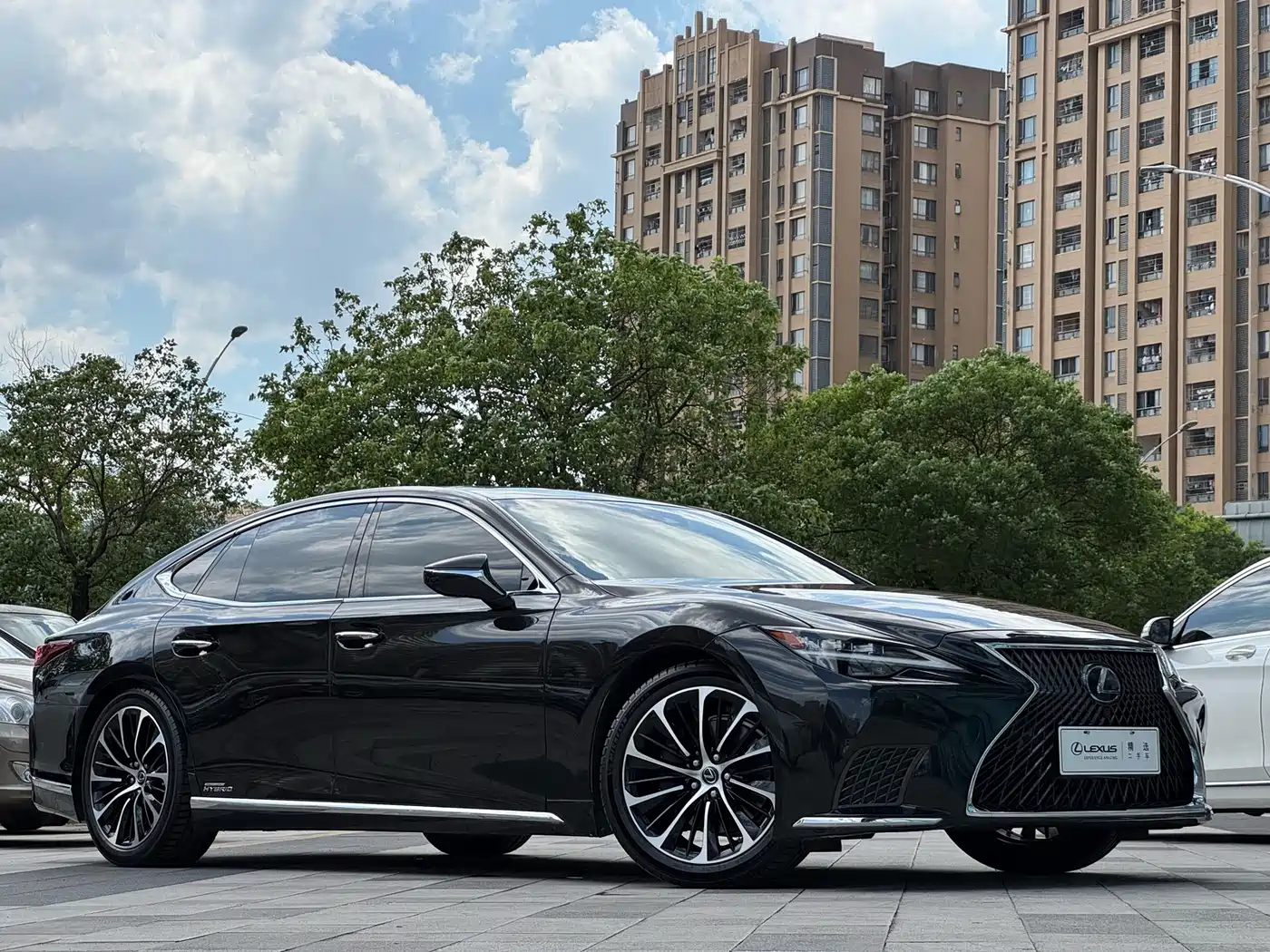 Lexus LS 2021 500h Executive Edition фото 3