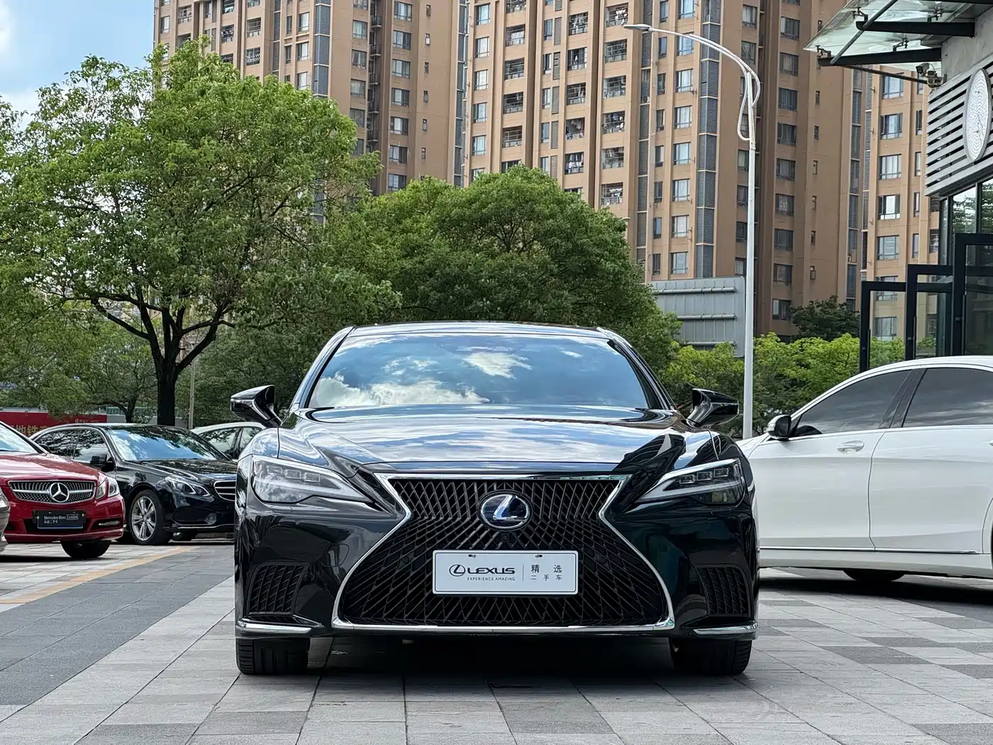 Lexus LS 2021 500h Executive Edition фото 2