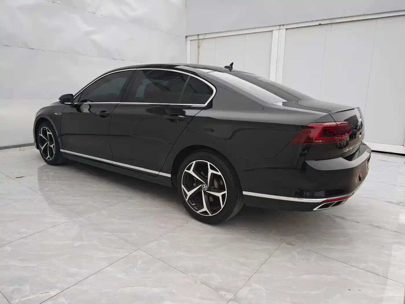 Volkswagen Magotan 2023 Model 2 Million Commemorative Edition 330TSI DSG Luxury фото 7