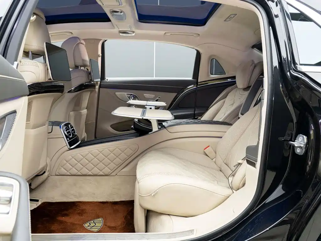 صورة 13 - Mercedes-Benz Maybach S-Class