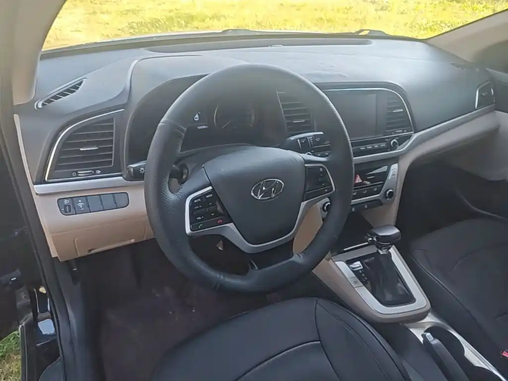 Hyundai Elantra 2016 Model 1.6L Automatic Smart Elite фото 7