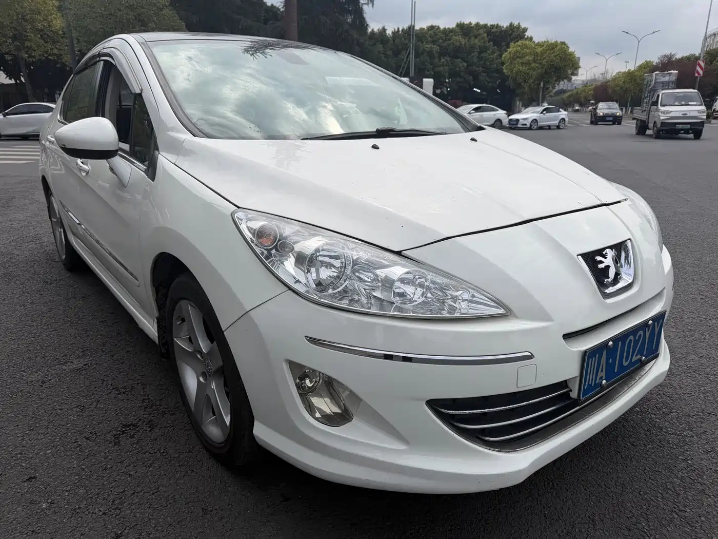 Peugeot 408 2012 2.0L Roland Garros Edition фото 3