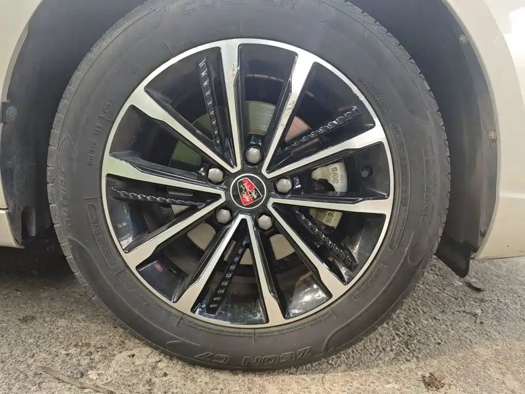 Фото 8 - Roewe i5