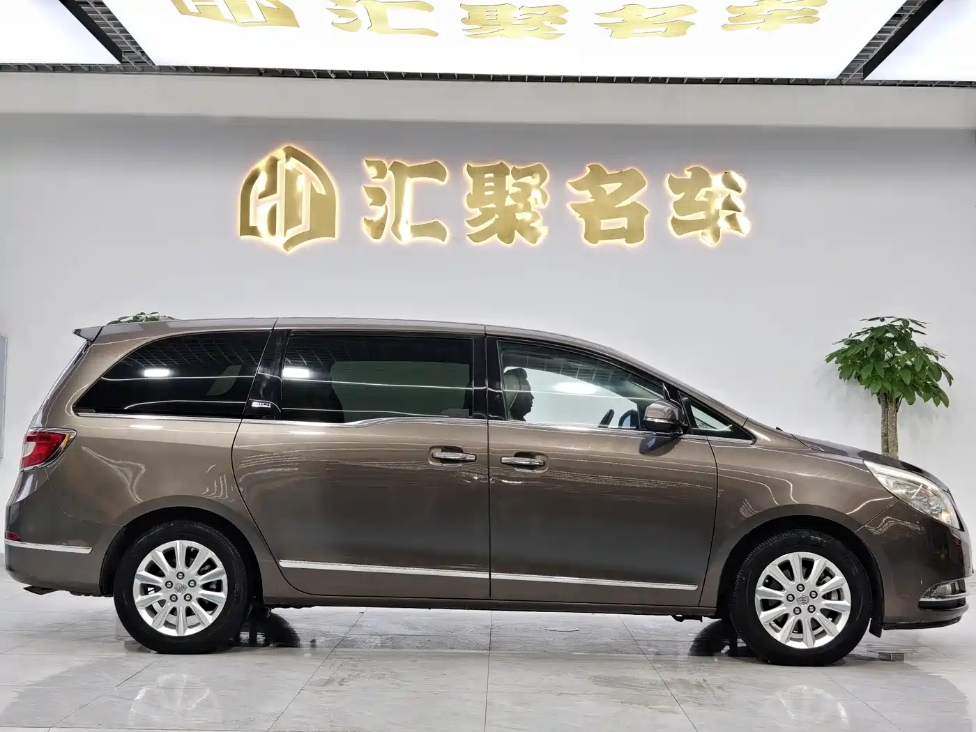 Buick GL8 2014 3.0L XT Luxury Business Flagship фото 5