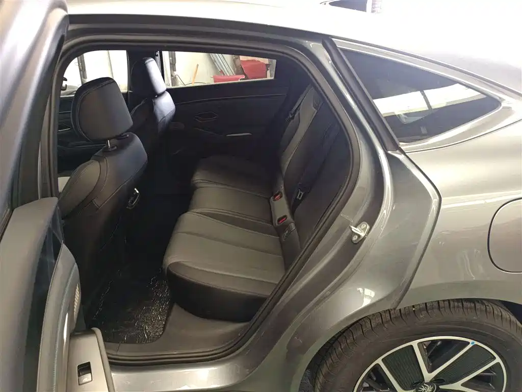 BYD Qin L 2025 DM-i Smart Drive 80KM Premium фото 17