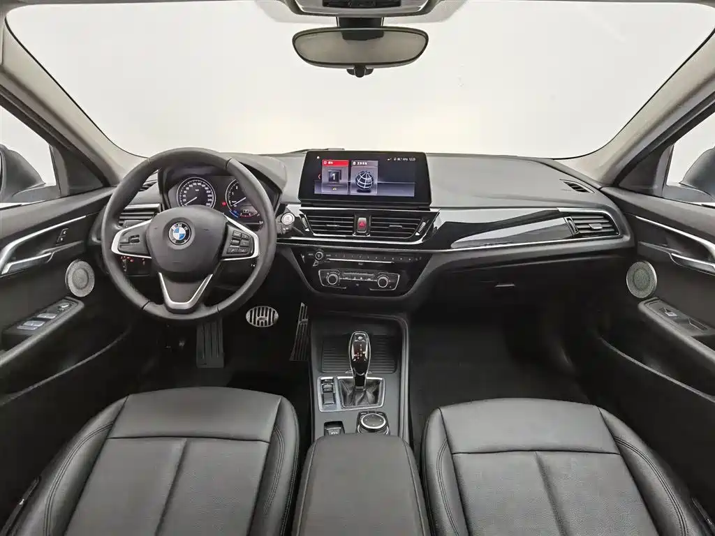 BMW 1 Series 2022 120i M Sport фото 5