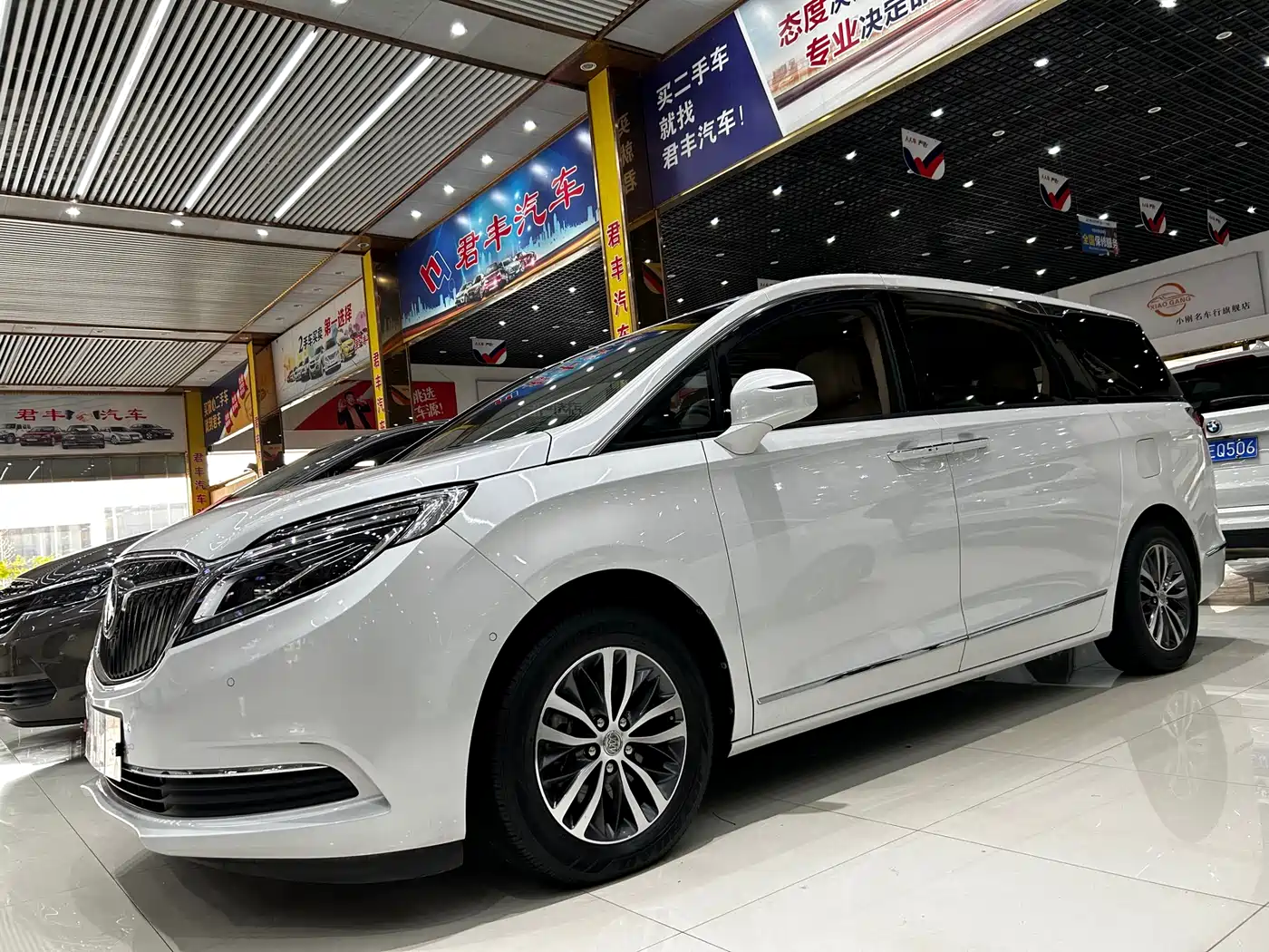 Buick GL8 2017 ES 28T Flagship China V фото 2