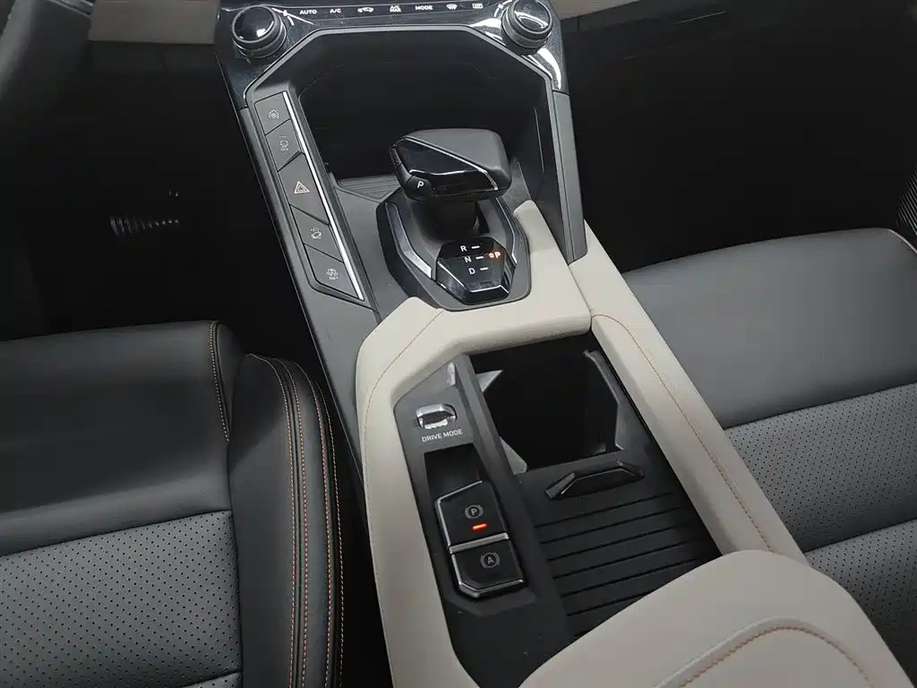 Lynk & Co 06 EM-P 2020 PHEV Plus фото 10