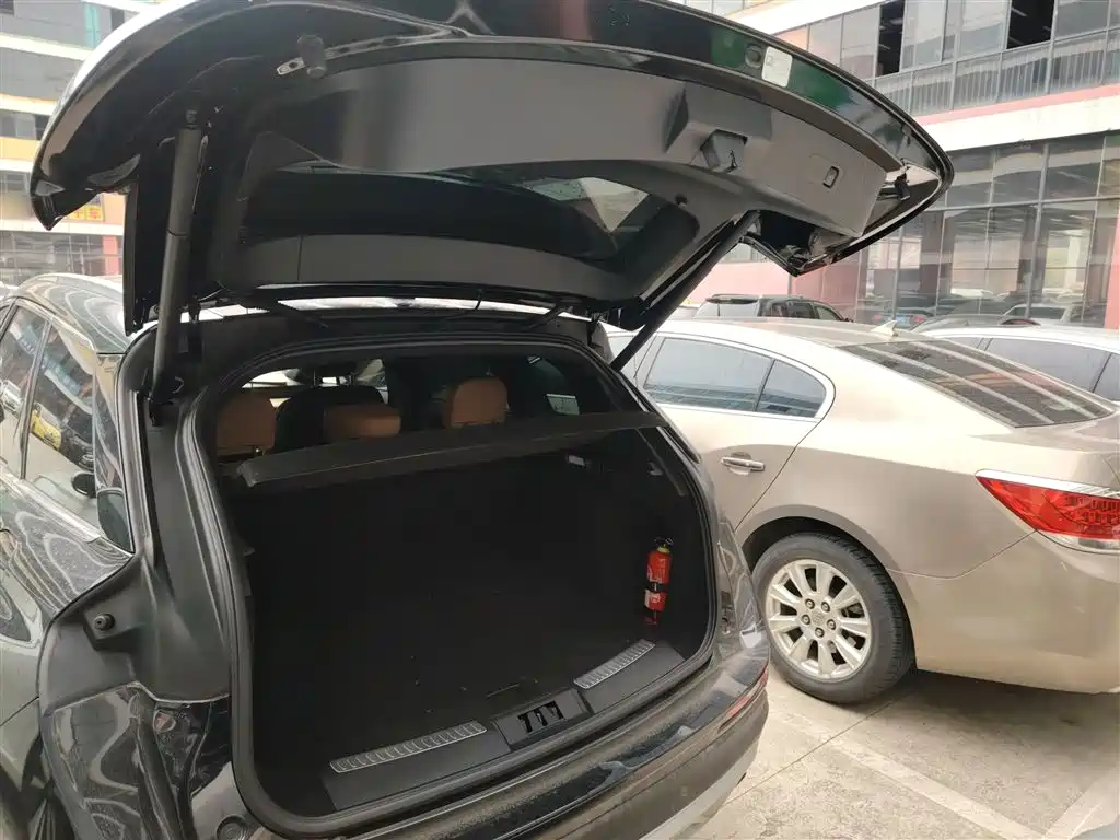 LINCOLN ADVENTURER