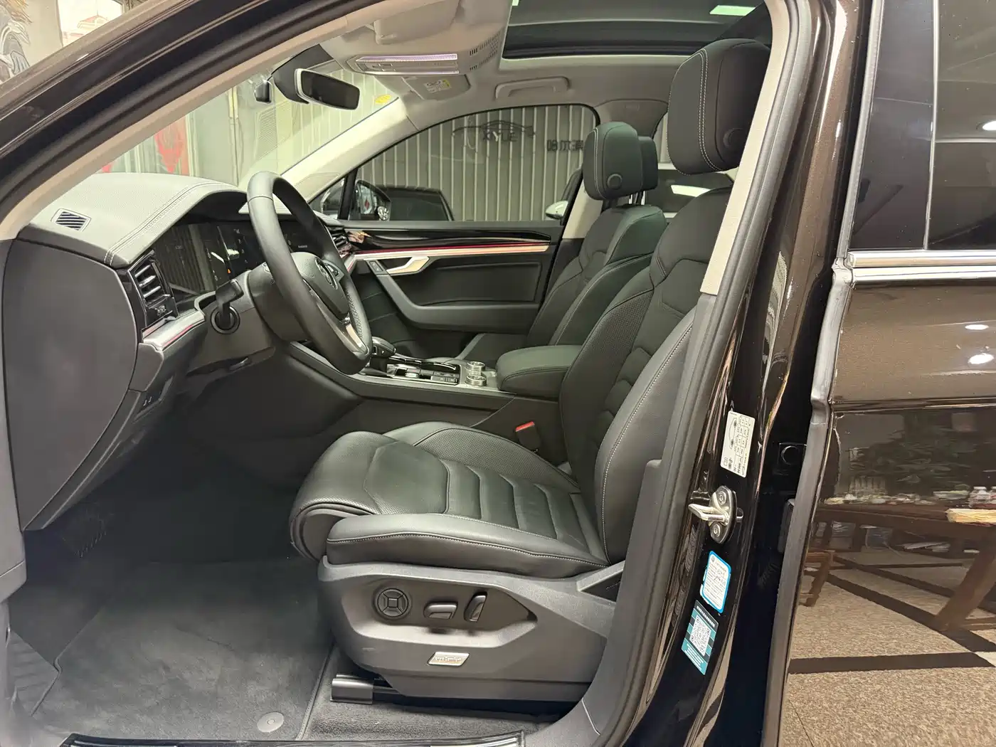 Volkswagen Touareg 2019 2.0TSI Sharp Wing Edition China VI фото 13