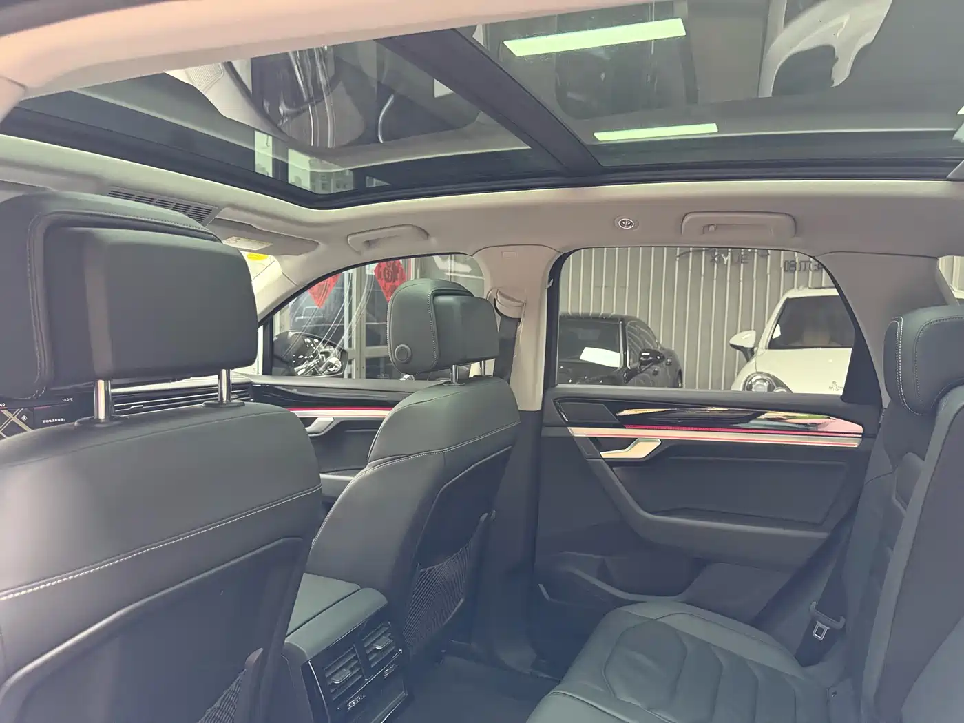 Volkswagen Touareg 2019 2.0TSI Sharp Wing Edition China VI фото 22