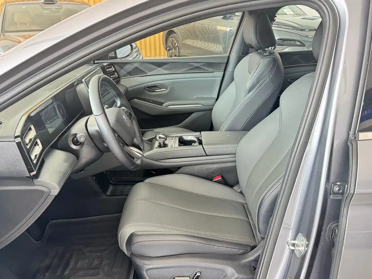 BYD Qin L 2024 DM-i 120KM Superior Edition фото 8