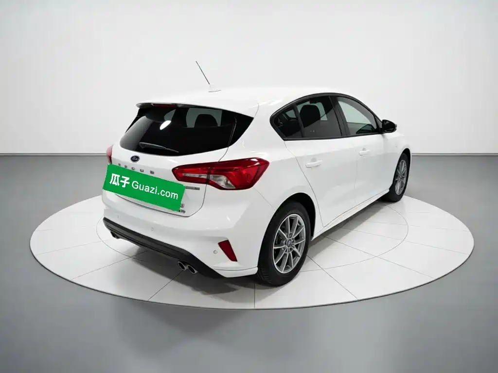 Фото 6 - Ford Focus