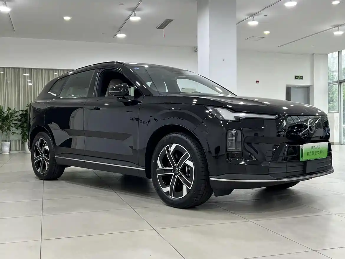 2026 Volvo XC70 Plug-in Hybrid