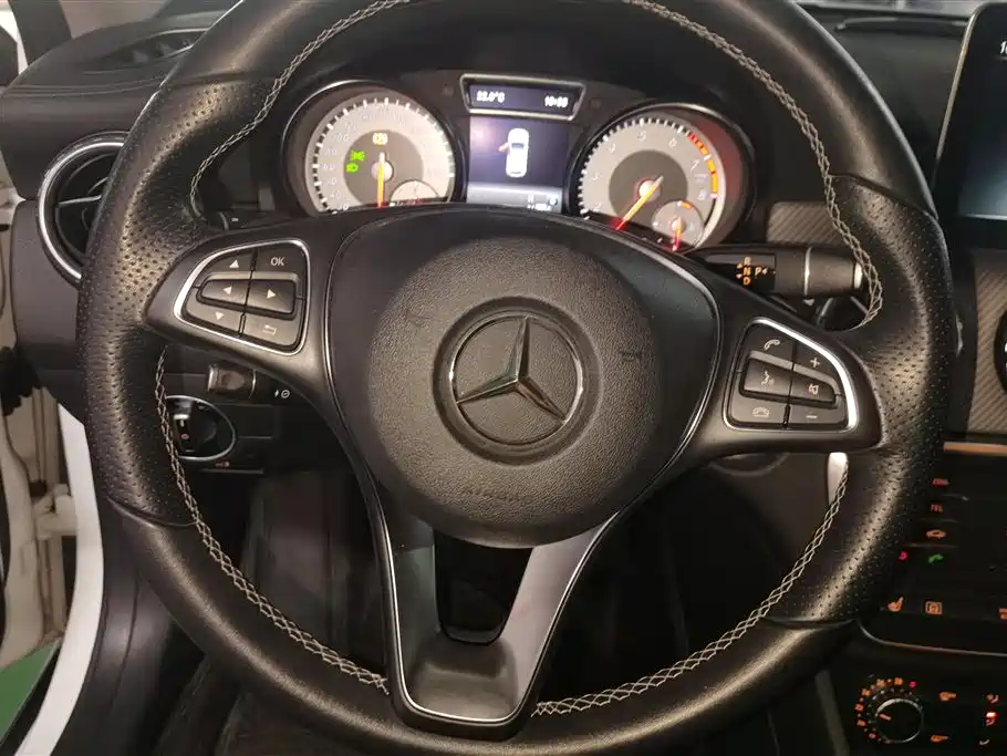 Mercedes-Benz GLA 2017 GLA 220 4MATIC Luxury фото 15