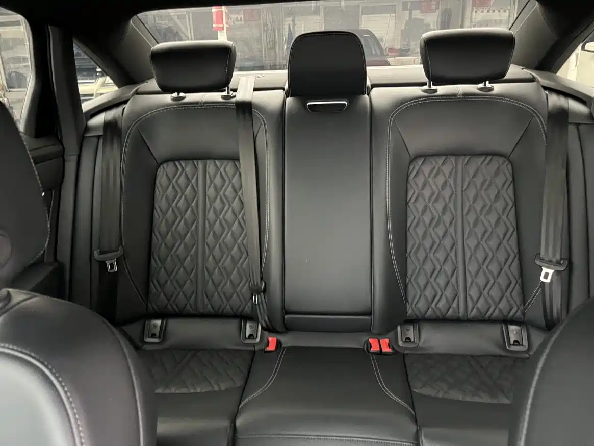Фото 6 - Audi A6L