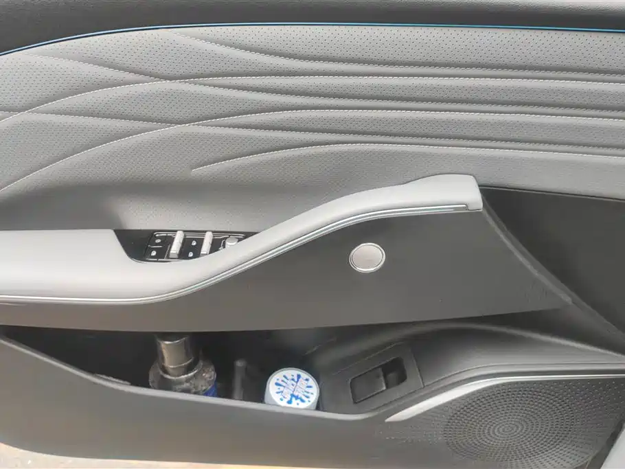 GEELY GALAXY GALAXY E8