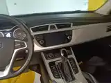 Фото 10 - Geely Atlas