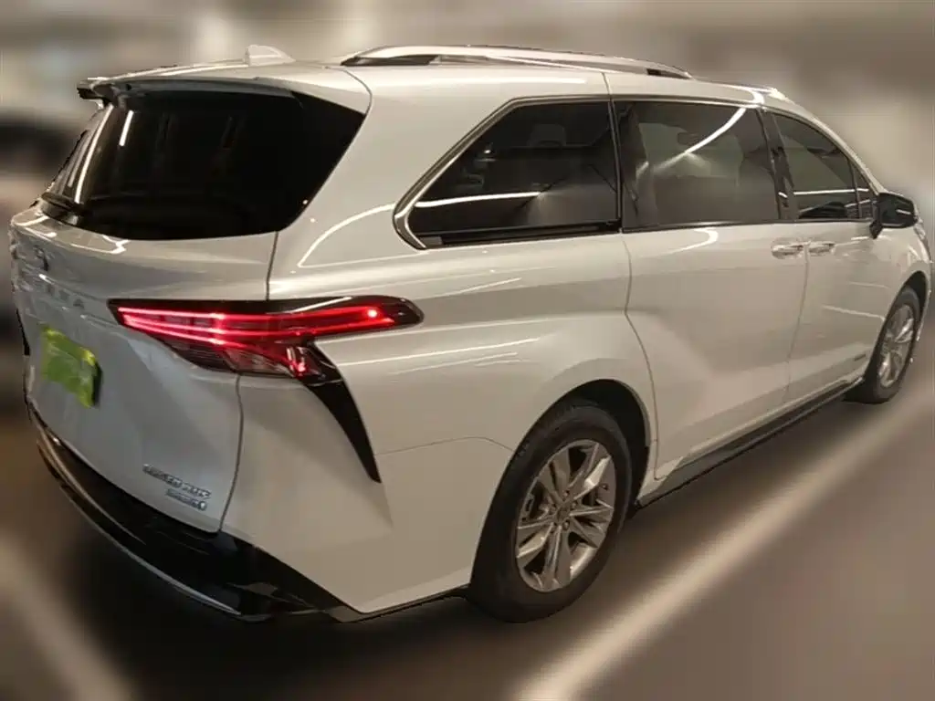 Toyota Sienna 2021 2.5L Hybrid Ultimate Edition фото 12