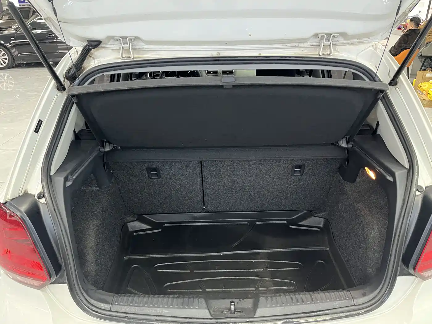 Volkswagen Polo 2014 1.6L Automatic Comfort Edition фото 8