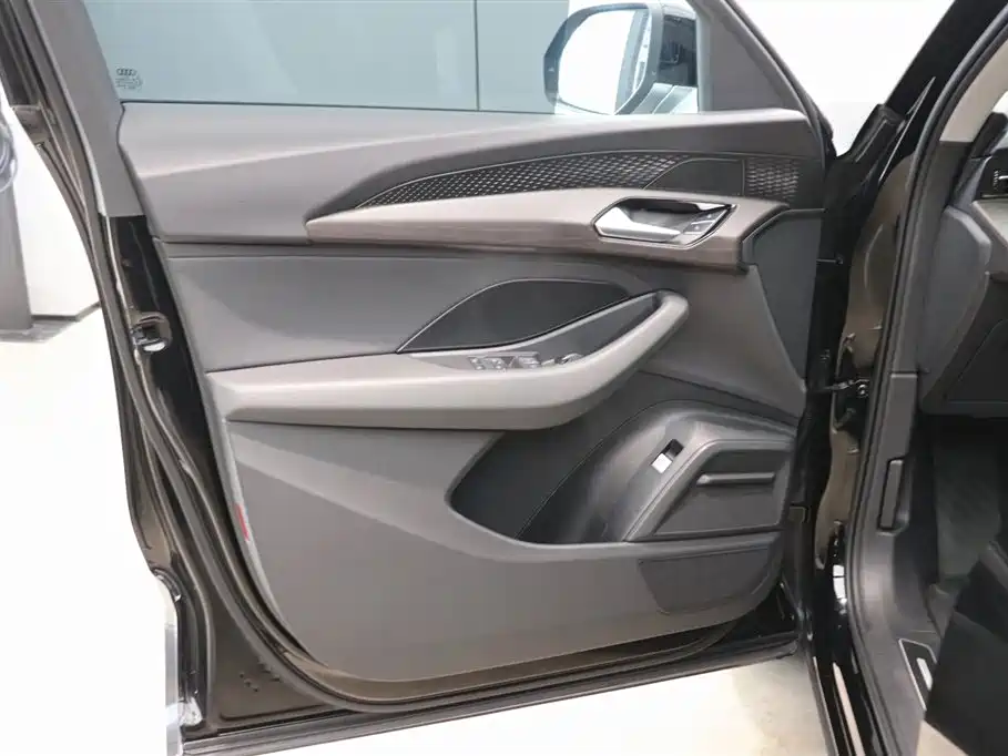 Audi Q6 2024 40 TFSI quattro Cloud View Yulin Package 7-seater фото 10