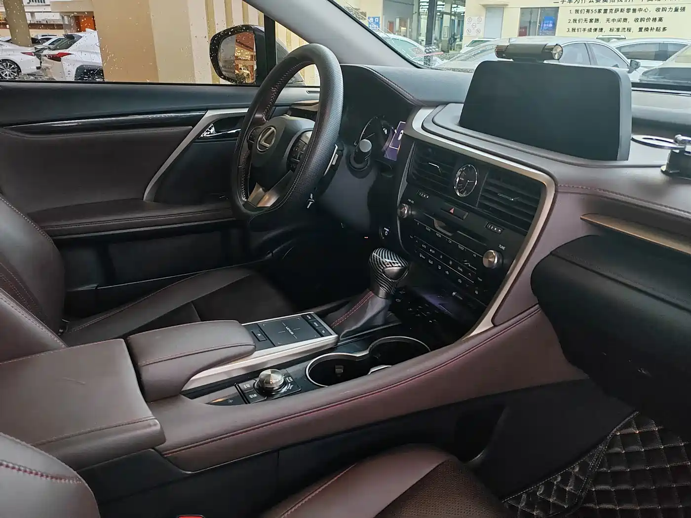 Фото 11 - Lexus RX