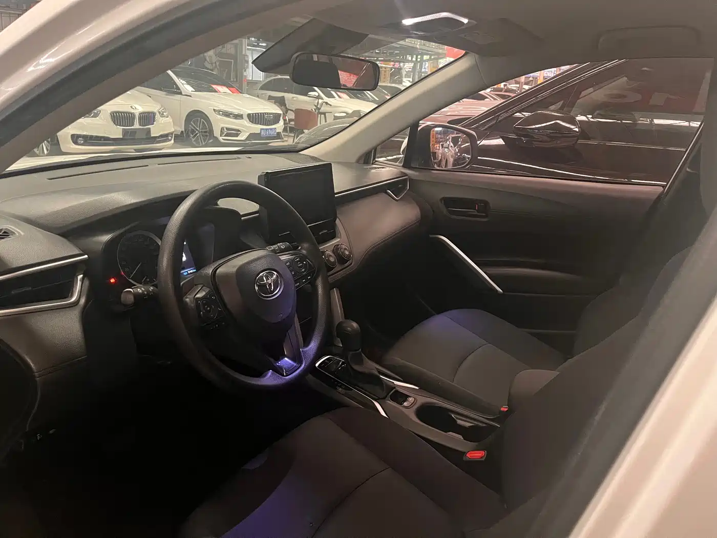 Toyota Corolla Cross 2022 2.0L Premium Edition фото 7