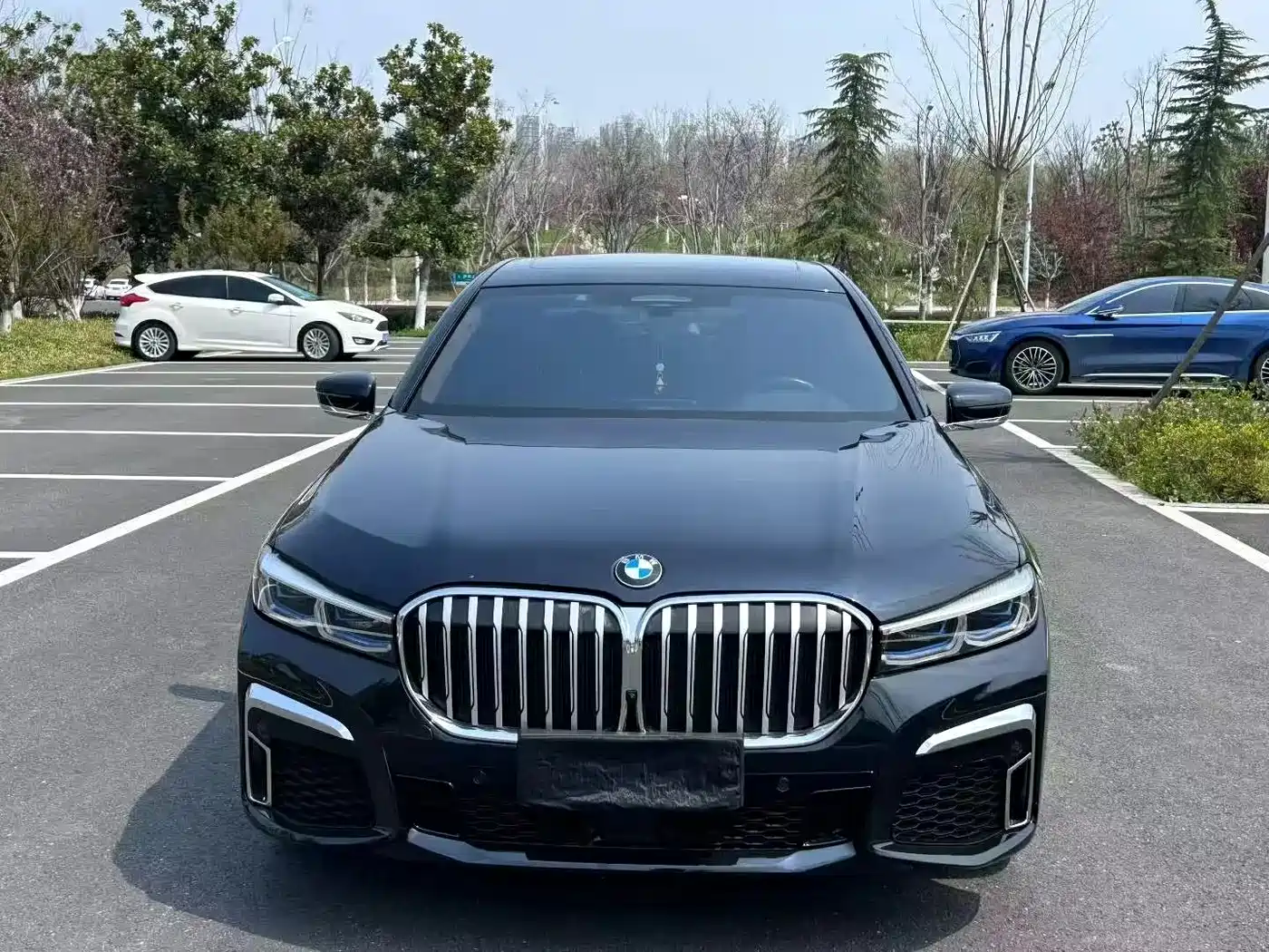 Photo 3 - BMW 7 Series