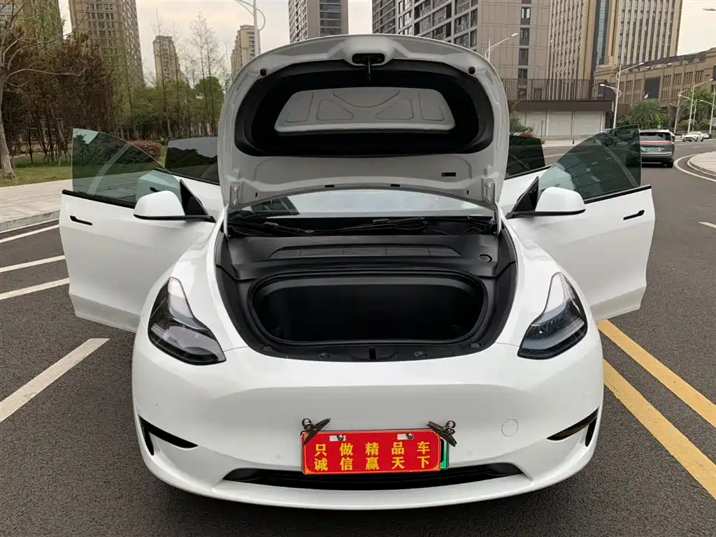 TESLA MODEL Y