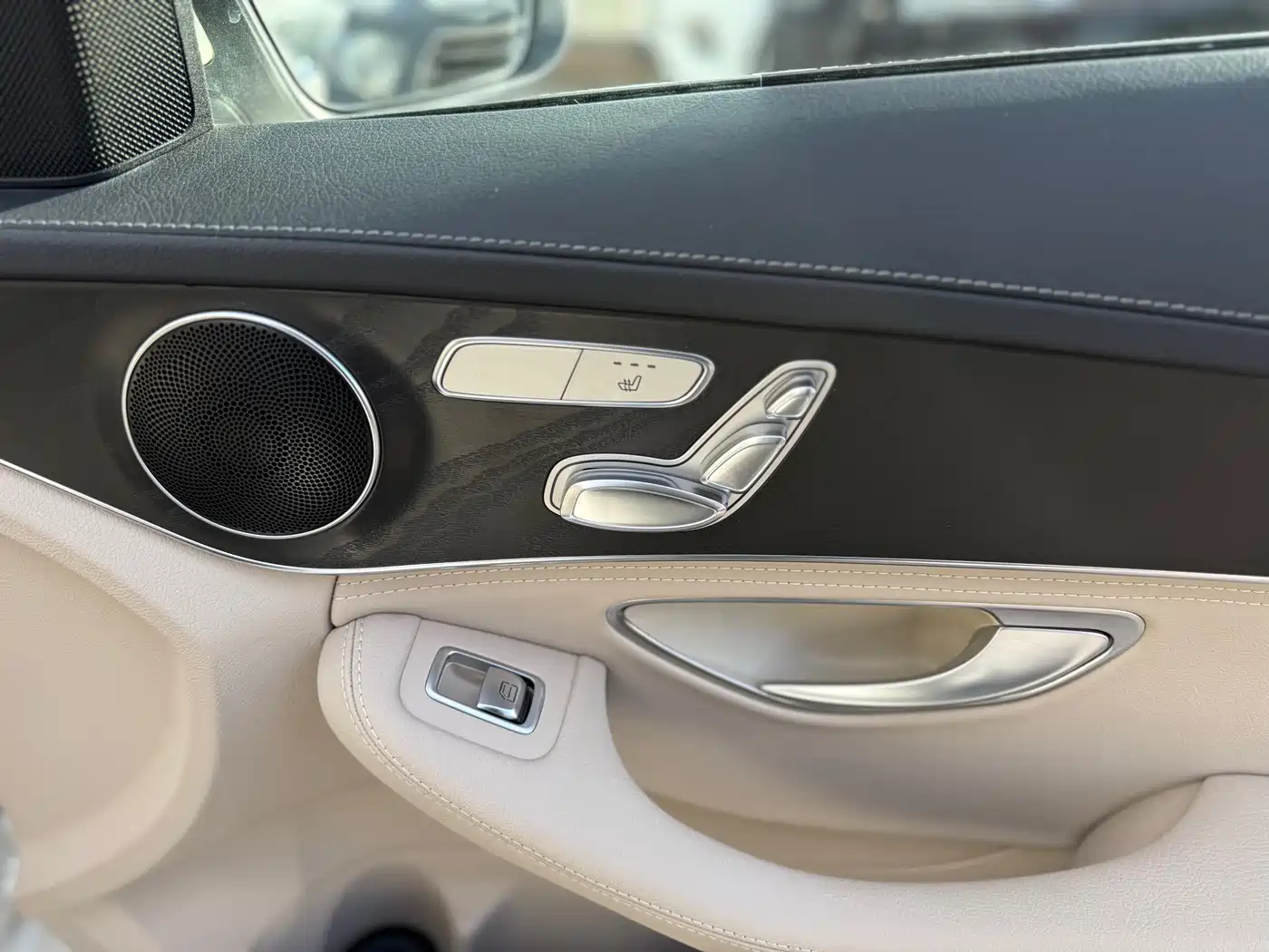 Mercedes-Benz C-Class 2015 Facelift C 200 L Sport фото 18