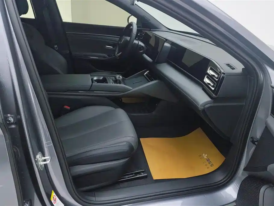BYD Qin L 2024 DM-i 80KM Leading Edition фото 8
