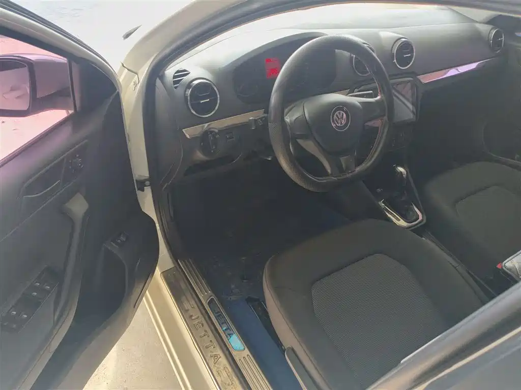 Volkswagen Jetta 2017 1.5L Automatic Fashion фото 12