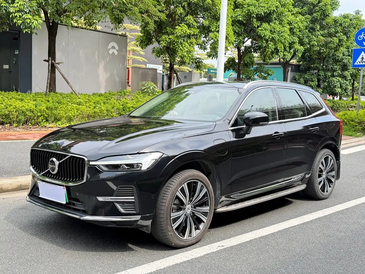 Volvo XC60 Plug-in Hybrid 2022 T8 Plug-in Hybrid Long Range AWD Momentum Luxury Edition