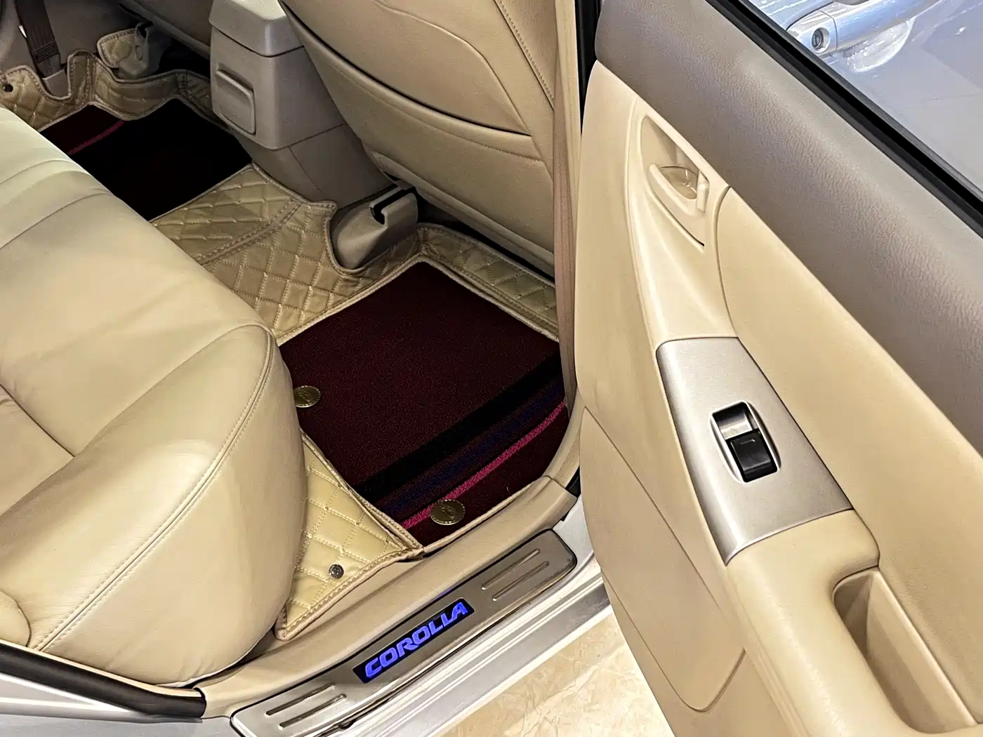 Toyota Corolla 2011 1.6L Automatic Luxury Edition фото 29