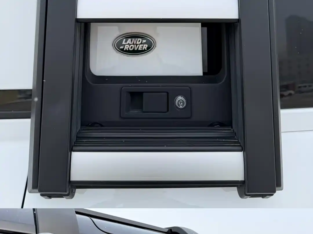 Land Rover Defender 2023 Model 110 3.0T P400 X-DYNAMIC HSE фото 7